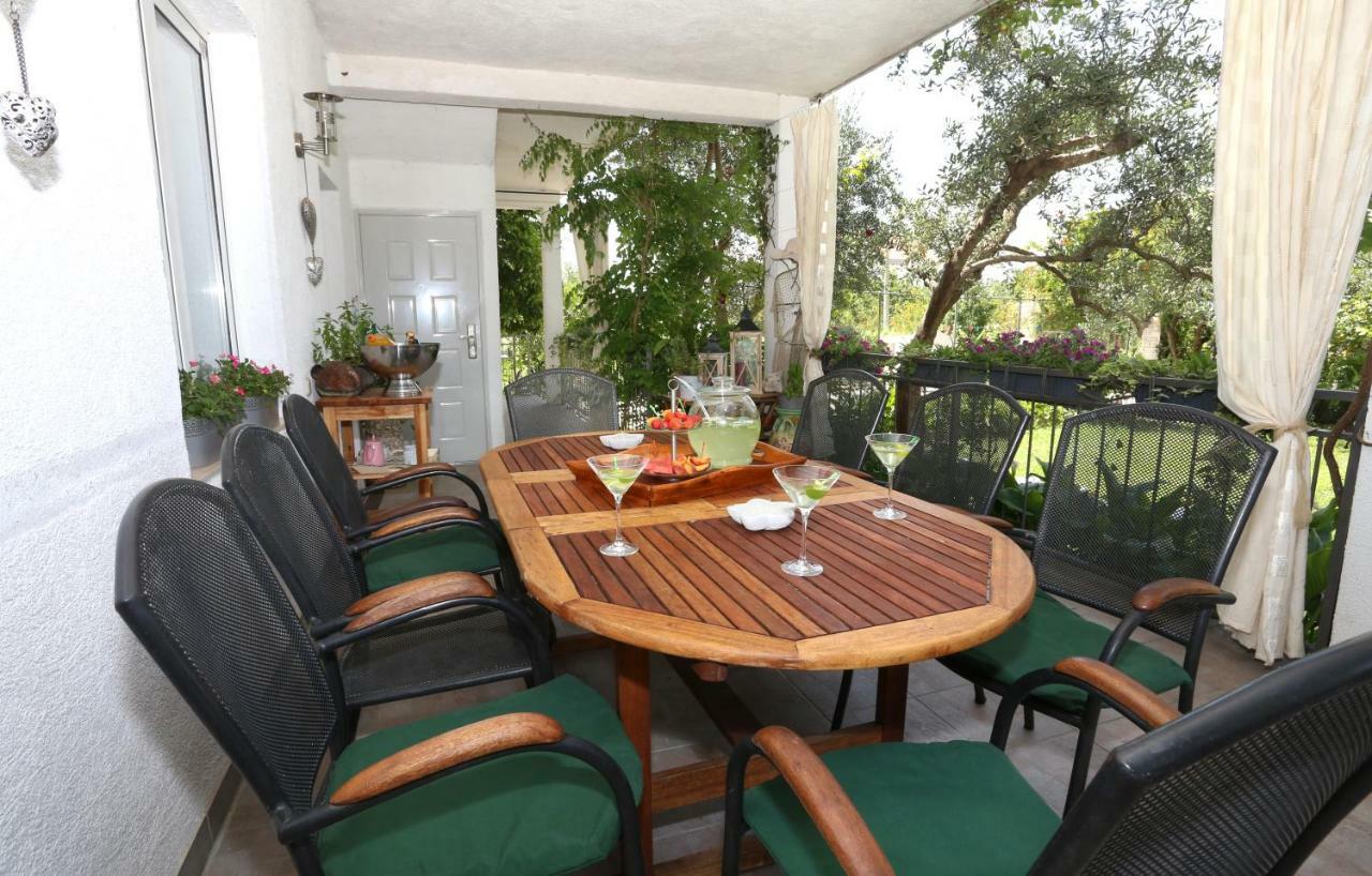 Apartments Rose Kastela Exterior photo