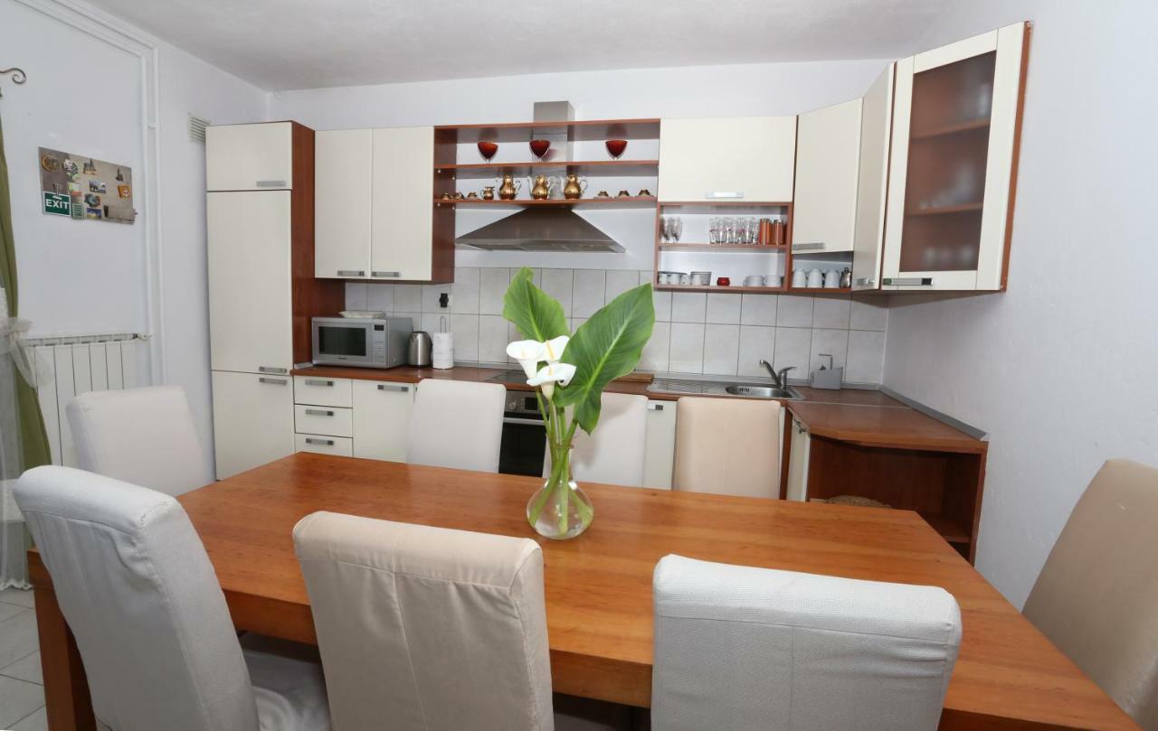 Apartments Rose Kastela Exterior photo