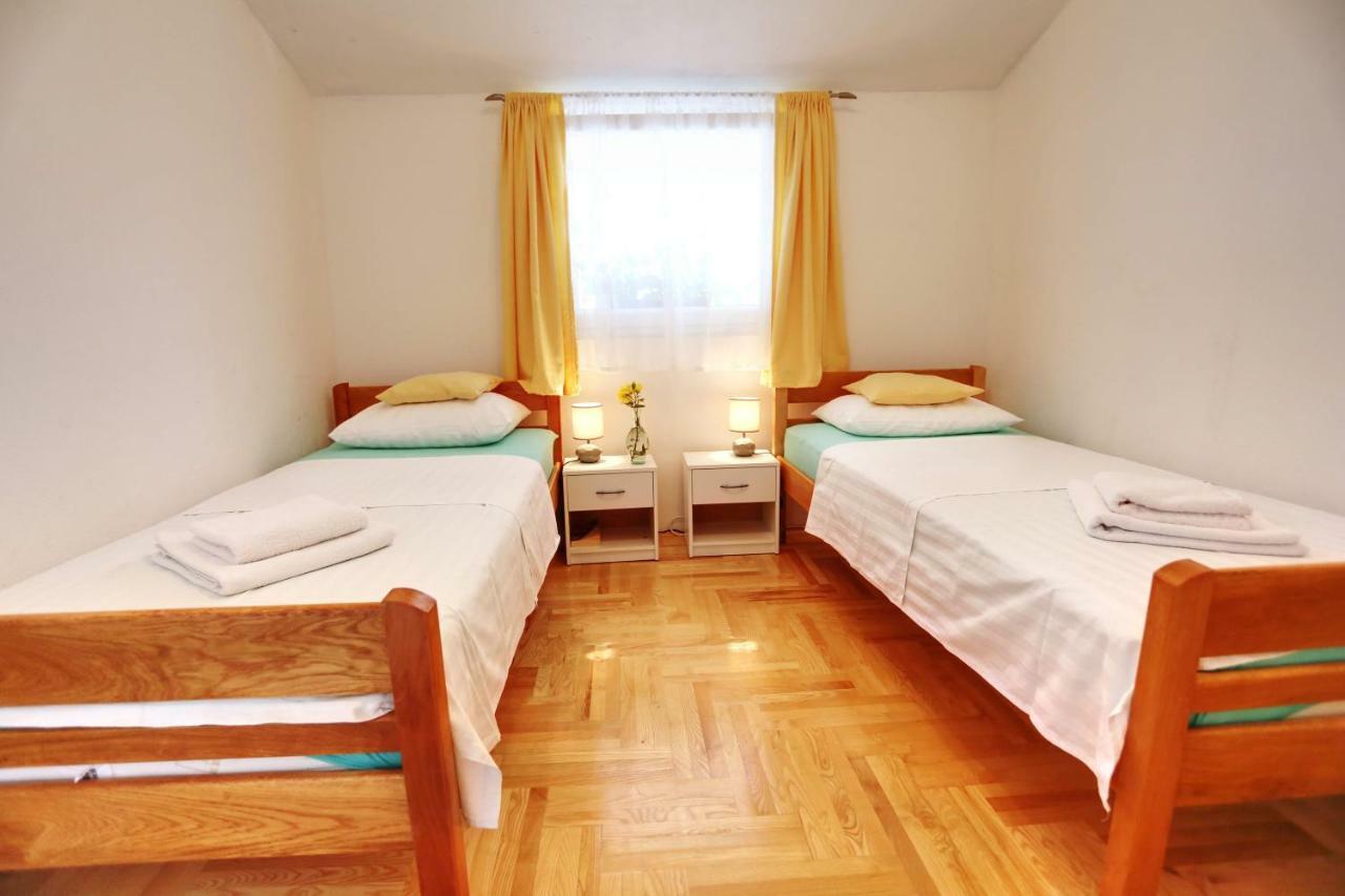 Apartments Rose Kastela Exterior photo